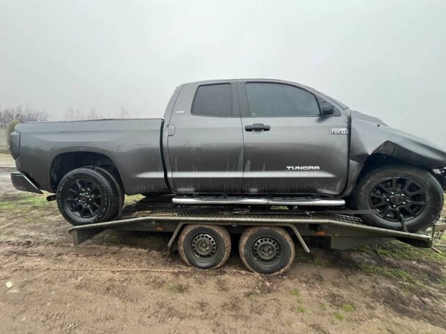 Серый Тойота Тундра, объемом двигателя 5.7 л и пробегом 12 тыс. км за 2000 $, фото 1 на Automoto.ua