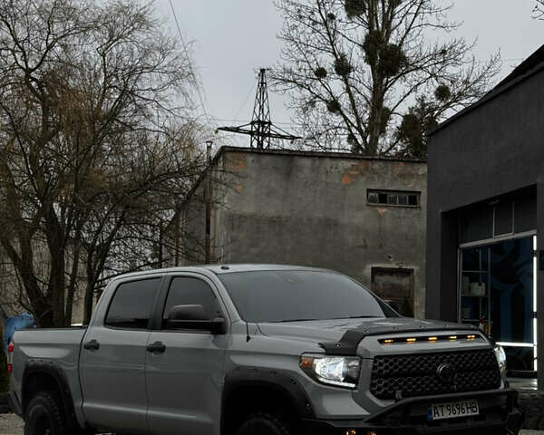 Сірий Тойота Тундра, об'ємом двигуна 5.66 л та пробігом 118 тис. км за 62000 $, фото 1 на Automoto.ua