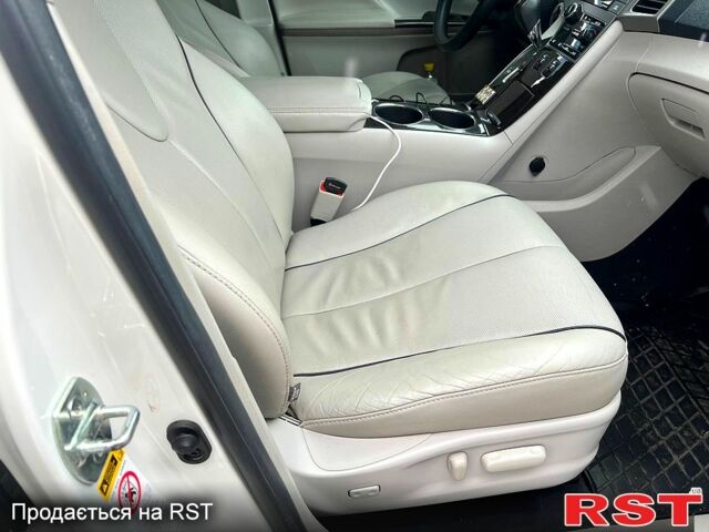 Белый Тойота Венза, объемом двигателя 3.5 л и пробегом 149 тыс. км за 16150 $, фото 1 на Automoto.ua