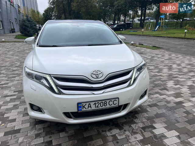 Белый Тойота Венза, объемом двигателя 2.67 л и пробегом 142 тыс. км за 17800 $, фото 1 на Automoto.ua