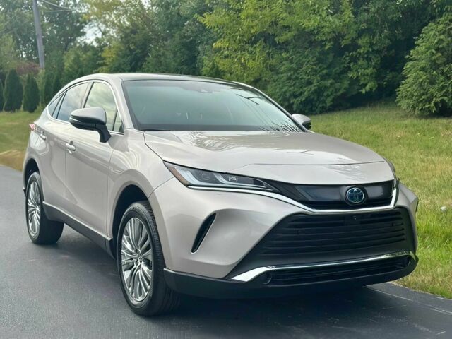 Серый Тойота Венза, объемом двигателя 2.5 л и пробегом 14 тыс. км за 13500 $, фото 1 на Automoto.ua