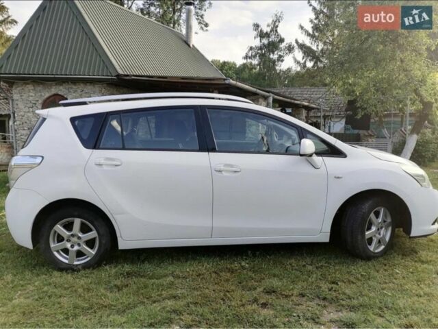 Білий Тойота Версо, об'ємом двигуна 2 л та пробігом 209 тис. км за 7000 $, фото 1 на Automoto.ua