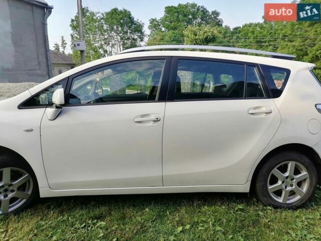 Білий Тойота Версо, об'ємом двигуна 2 л та пробігом 230 тис. км за 6300 $, фото 1 на Automoto.ua