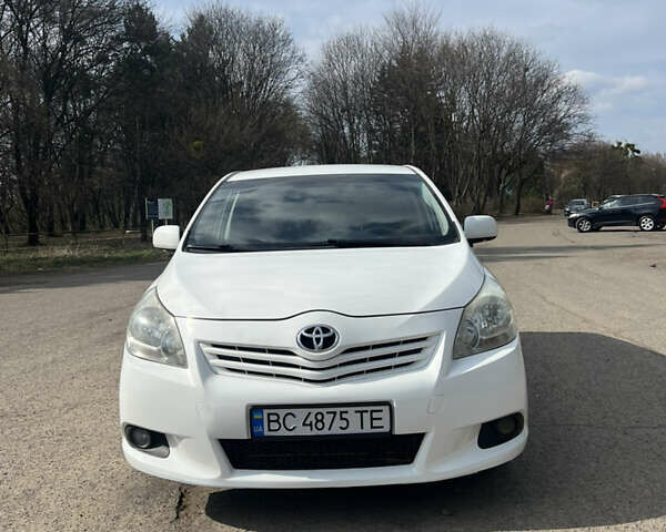 Білий Тойота Версо, об'ємом двигуна 2 л та пробігом 230 тис. км за 8500 $, фото 1 на Automoto.ua