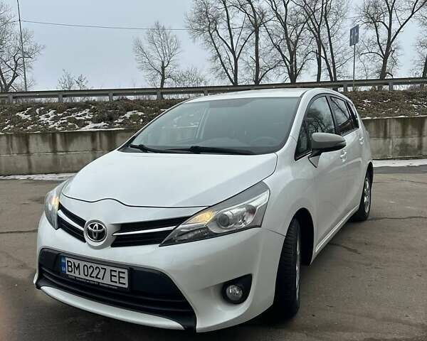 Белый Тойота Версо, объемом двигателя 2 л и пробегом 360 тыс. км за 8800 $, фото 1 на Automoto.ua