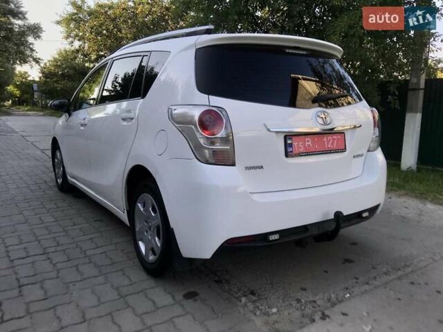 Белый Тойота Версо, объемом двигателя 2 л и пробегом 188 тыс. км за 10500 $, фото 1 на Automoto.ua
