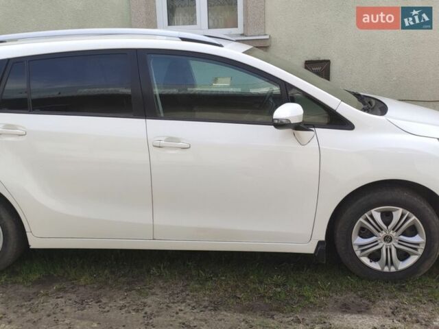 Білий Тойота Версо, об'ємом двигуна 1.6 л та пробігом 251 тис. км за 7500 $, фото 1 на Automoto.ua