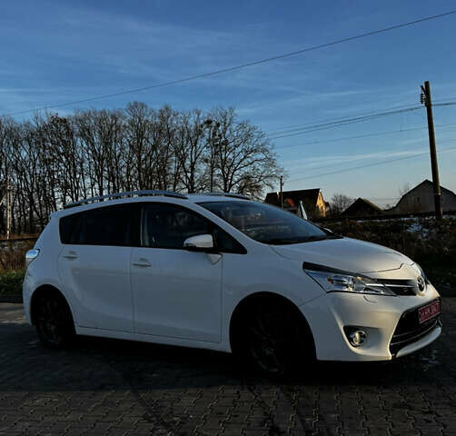 Белый Тойота Версо, объемом двигателя 1.6 л и пробегом 157 тыс. км за 10500 $, фото 1 на Automoto.ua