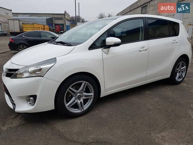 Білий Тойота Версо, об'ємом двигуна 2.2 л та пробігом 190 тис. км за 13500 $, фото 1 на Automoto.ua