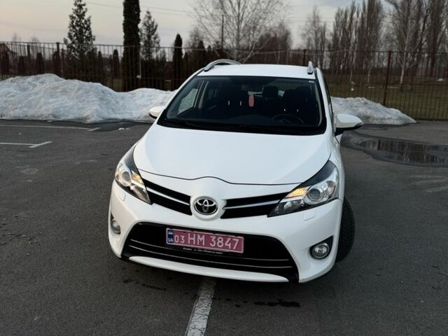 Белый Тойота Версо, объемом двигателя 1.6 л и пробегом 158 тыс. км за 11100 $, фото 1 на Automoto.ua