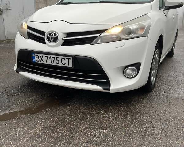 Білий Тойота Версо, об'ємом двигуна 2 л та пробігом 220 тис. км за 10500 $, фото 1 на Automoto.ua