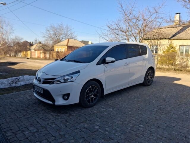 Белый Тойота Версо, объемом двигателя 1.6 л и пробегом 200 тыс. км за 8500 $, фото 1 на Automoto.ua