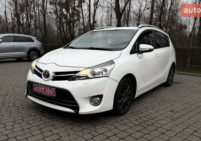 Белый Тойота Версо, объемом двигателя 1.6 л и пробегом 157 тыс. км за 10500 $, фото 1 на Automoto.ua