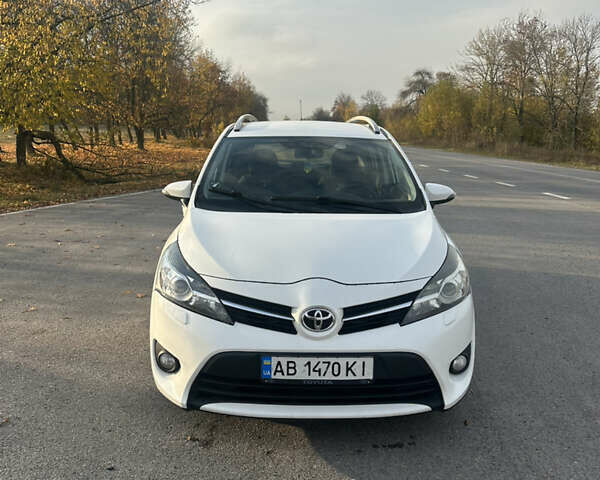 Білий Тойота Версо, об'ємом двигуна 1.6 л та пробігом 230 тис. км за 11500 $, фото 1 на Automoto.ua