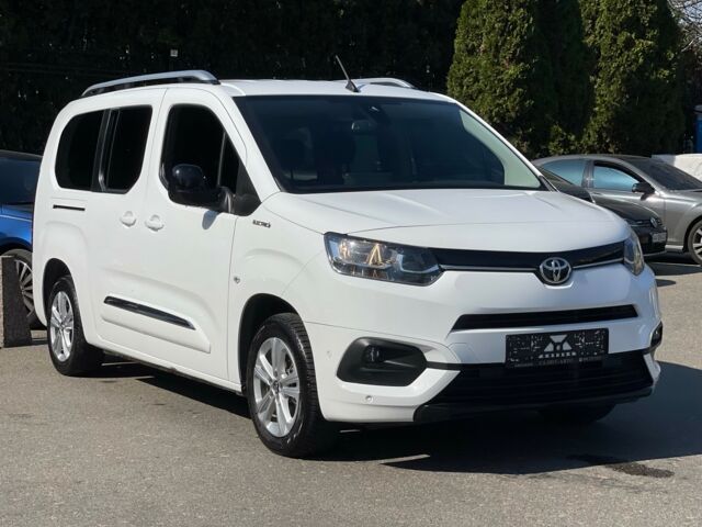 Білий Тойота Версо, об'ємом двигуна 0 л та пробігом 38 тис. км за 20000 $, фото 1 на Automoto.ua