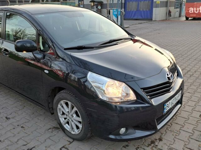 Чорний Тойота Версо, об'ємом двигуна 2 л та пробігом 260 тис. км за 9800 $, фото 1 на Automoto.ua