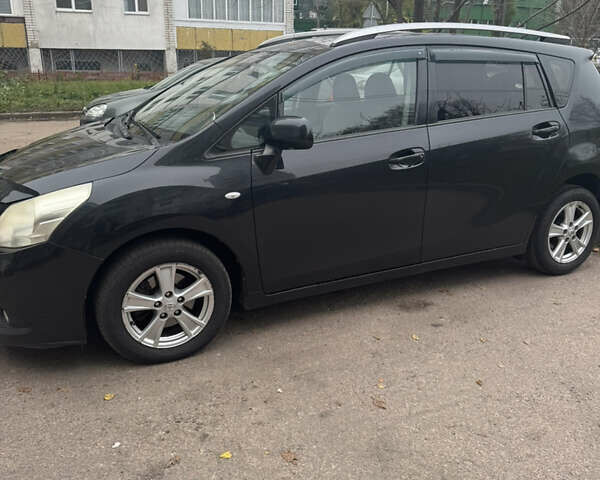 Черный Тойота Версо, объемом двигателя 2 л и пробегом 235 тыс. км за 8000 $, фото 1 на Automoto.ua