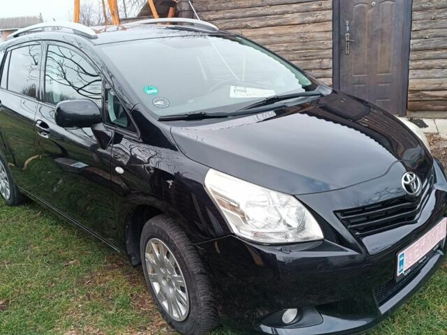 Черный Тойота Версо, объемом двигателя 0 л и пробегом 100 тыс. км за 8500 $, фото 1 на Automoto.ua