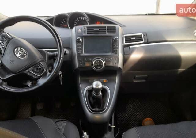 Коричневый Тойота Версо, объемом двигателя 1.5 л и пробегом 167 тыс. км за 10000 $, фото 1 на Automoto.ua