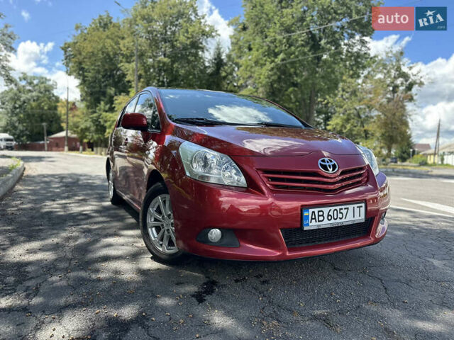 Червоний Тойота Версо, об'ємом двигуна 2 л та пробігом 255 тис. км за 7900 $, фото 1 на Automoto.ua