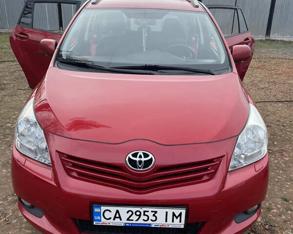 Червоний Тойота Версо, об'ємом двигуна 2 л та пробігом 175 тис. км за 7999 $, фото 1 на Automoto.ua