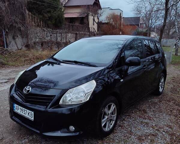 Тойота Версо, объемом двигателя 2 л и пробегом 270 тыс. км за 9000 $, фото 1 на Automoto.ua