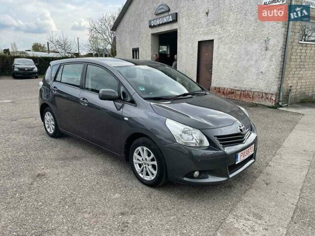 Тойота Версо, объемом двигателя 2 л и пробегом 320 тыс. км за 8000 $, фото 1 на Automoto.ua
