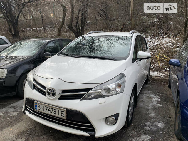 Тойота Версо, об'ємом двигуна 2 л та пробігом 241 тис. км за 12000 $, фото 1 на Automoto.ua