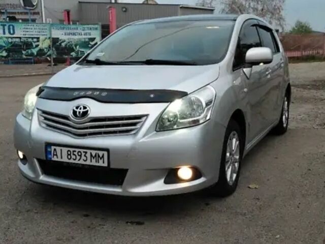 Сірий Тойота Версо, об'ємом двигуна 2 л та пробігом 267 тис. км за 8200 $, фото 1 на Automoto.ua
