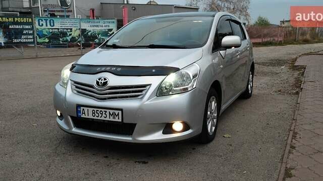 Сірий Тойота Версо, об'ємом двигуна 2 л та пробігом 272 тис. км за 7900 $, фото 1 на Automoto.ua