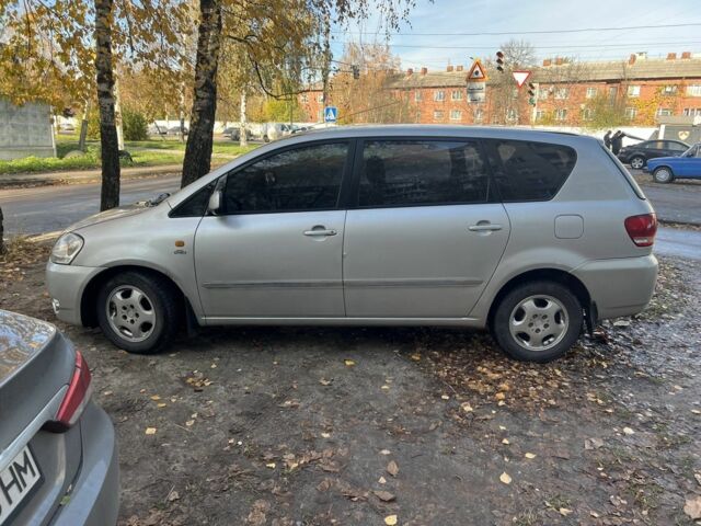 Сірий Тойота Версо, об'ємом двигуна 2 л та пробігом 350 тис. км за 2450 $, фото 1 на Automoto.ua