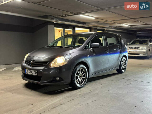 Сірий Тойота Версо, об'ємом двигуна 2 л та пробігом 380 тис. км за 6900 $, фото 1 на Automoto.ua