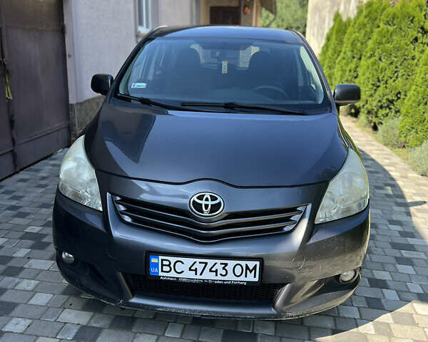 Серый Тойота Версо, объемом двигателя 2 л и пробегом 376 тыс. км за 7100 $, фото 1 на Automoto.ua