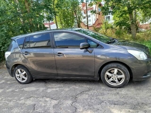 Серый Тойота Версо, объемом двигателя 0 л и пробегом 270 тыс. км за 9999 $, фото 1 на Automoto.ua
