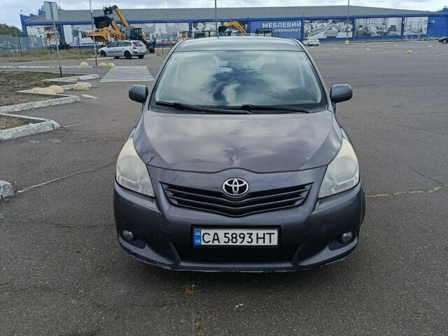 Сірий Тойота Версо, об'ємом двигуна 0 л та пробігом 277 тис. км за 8550 $, фото 1 на Automoto.ua