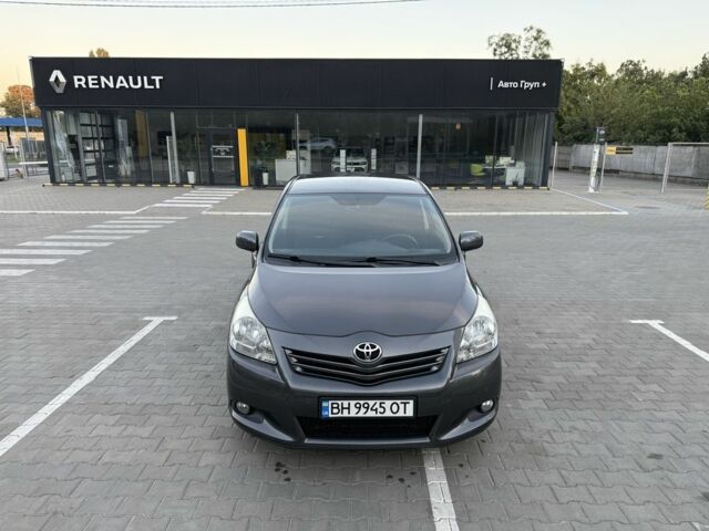 Сірий Тойота Версо, об'ємом двигуна 2.2 л та пробігом 175 тис. км за 9539 $, фото 1 на Automoto.ua