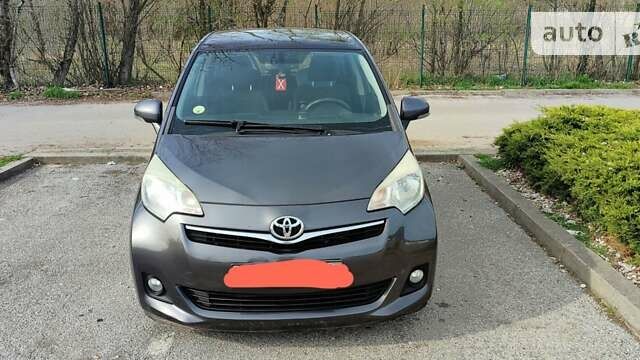 Серый Тойота Версо, объемом двигателя 1.4 л и пробегом 148 тыс. км за 9500 $, фото 1 на Automoto.ua