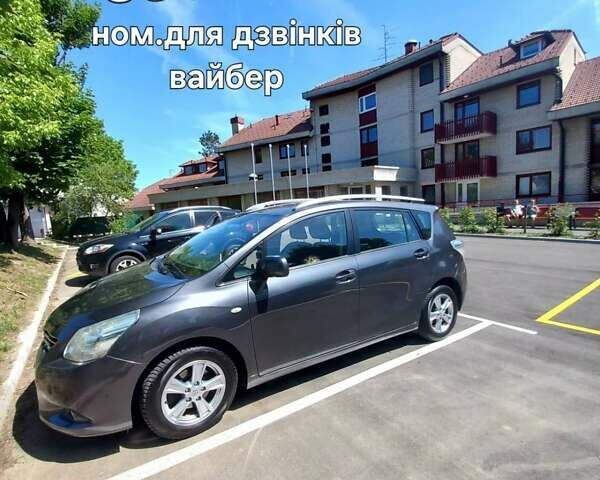 Серый Тойота Версо, объемом двигателя 2 л и пробегом 260 тыс. км за 10543 $, фото 1 на Automoto.ua