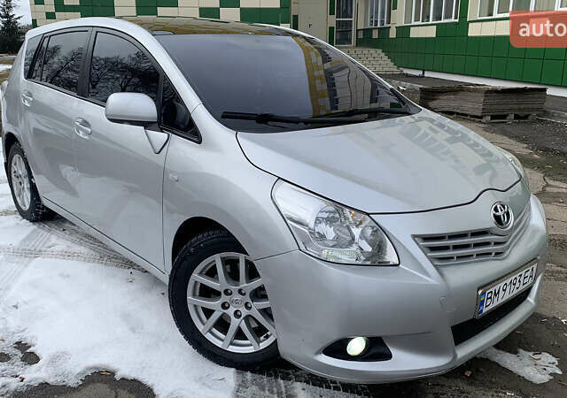 Сірий Тойота Версо, об'ємом двигуна 2.2 л та пробігом 172 тис. км за 9000 $, фото 1 на Automoto.ua