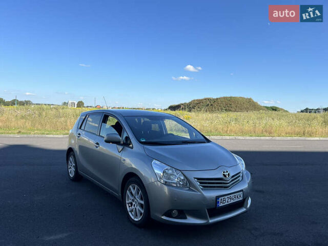 Серый Тойота Версо, объемом двигателя 2.2 л и пробегом 167 тыс. км за 10700 $, фото 1 на Automoto.ua