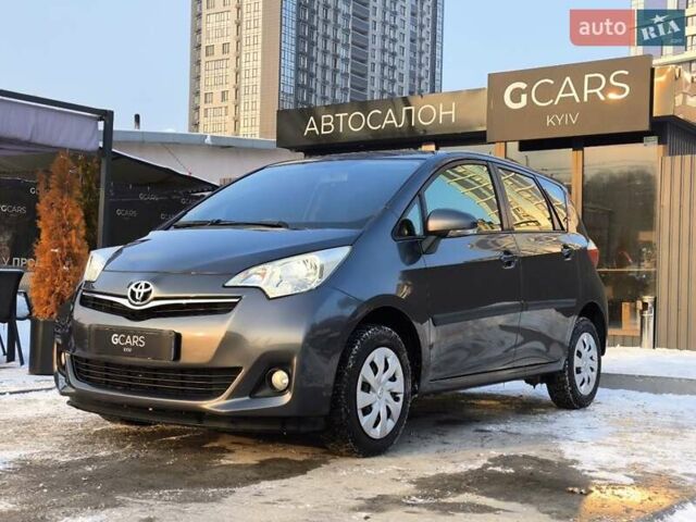 Серый Тойота Версо, объемом двигателя 1.4 л и пробегом 115 тыс. км за 9700 $, фото 1 на Automoto.ua