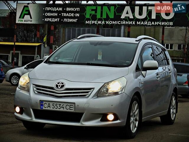 Серый Тойота Версо, объемом двигателя 2.23 л и пробегом 265 тыс. км за 8950 $, фото 1 на Automoto.ua