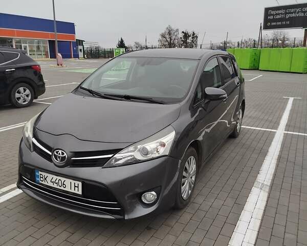 Сірий Тойота Версо, об'ємом двигуна 1.6 л та пробігом 245 тис. км за 10800 $, фото 1 на Automoto.ua