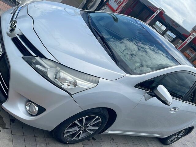 Серый Тойота Версо, объемом двигателя 1.6 л и пробегом 203 тыс. км за 10000 $, фото 1 на Automoto.ua