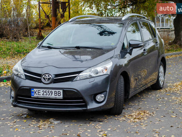 Серый Тойота Версо, объемом двигателя 1.6 л и пробегом 237 тыс. км за 10500 $, фото 1 на Automoto.ua
