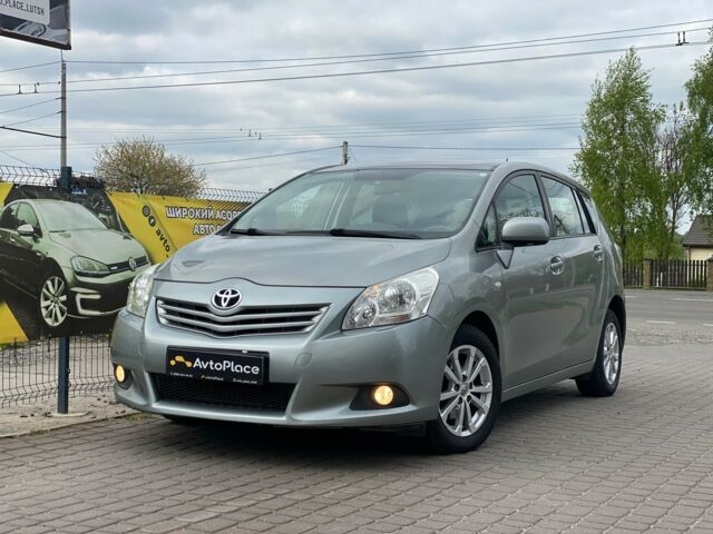 Сірий Тойота Версо, об'ємом двигуна 2 л та пробігом 224 тис. км за 9700 $, фото 1 на Automoto.ua