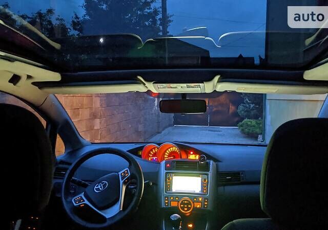 Серый Тойота Версо, объемом двигателя 2 л и пробегом 289 тыс. км за 8699 $, фото 1 на Automoto.ua