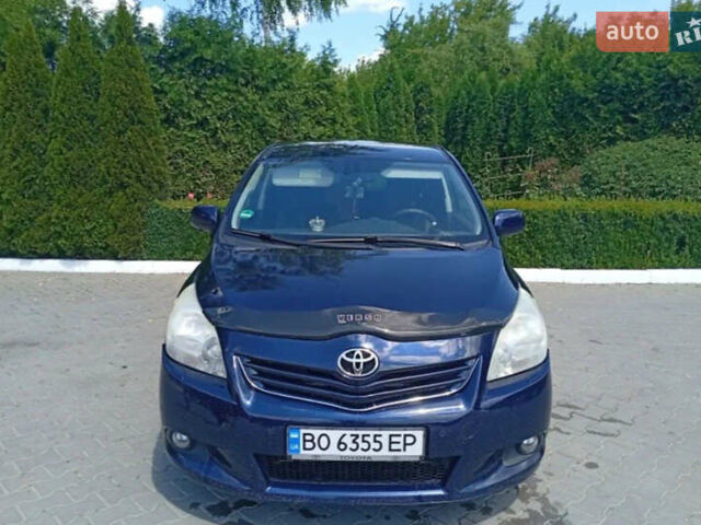 Синий Тойота Версо, объемом двигателя 2.2 л и пробегом 250 тыс. км за 8000 $, фото 1 на Automoto.ua