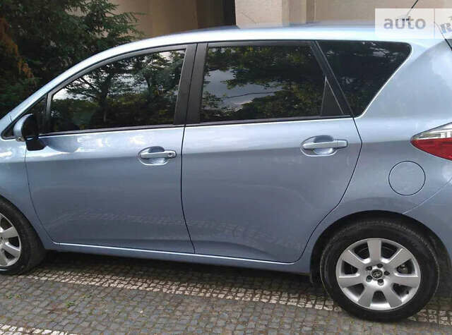 Синий Тойота Версо, объемом двигателя 1.4 л и пробегом 257 тыс. км за 9400 $, фото 1 на Automoto.ua