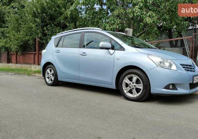 Синій Тойота Версо, об'ємом двигуна 2 л та пробігом 231 тис. км за 9200 $, фото 1 на Automoto.ua